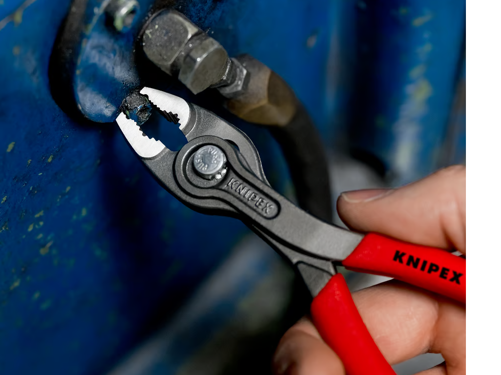 คีมปากจิ้งจก KNIPEX 82 01 150 ด้ามพลาสติก ขนาด 154 mm 