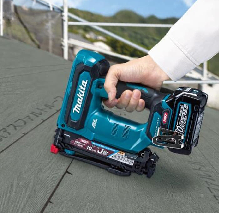 เครื่องยิงแม๊ก MAKITA ST001GZK แบบไร้สาย ขนาด 5 32 นิ้ว 40V   ตัวเปล่า 