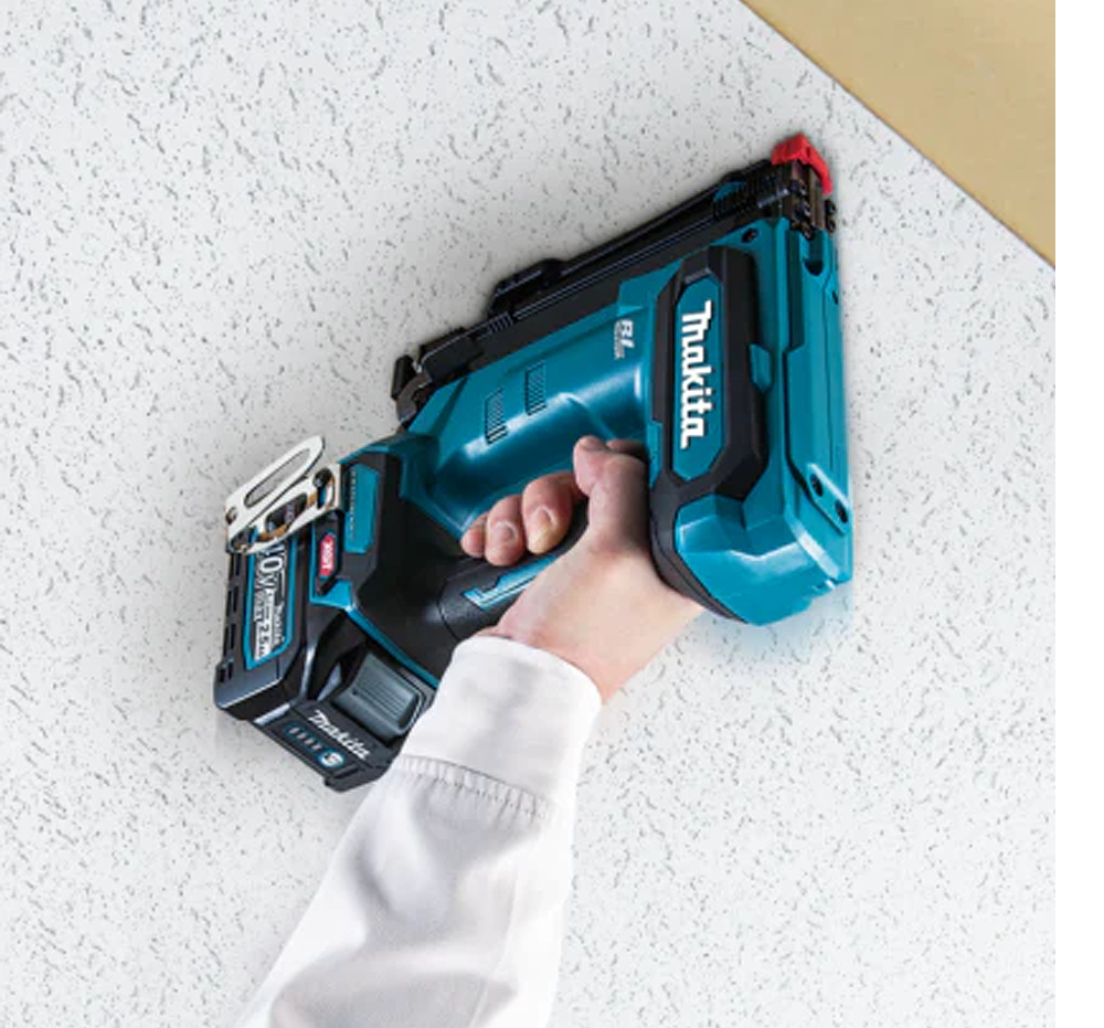 เครื่องยิงแม๊ก MAKITA ST001GZK แบบไร้สาย ขนาด 5 32 นิ้ว 40V   ตัวเปล่า 