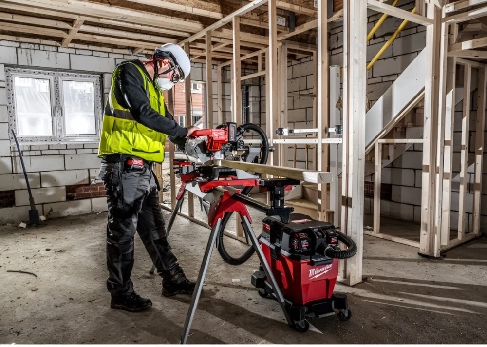 เครื่องดูดฝุ่น Milwaukee M18 FVC23L ไร้สายแบบดูดเปียก แห้ง  18V   เครื่องเปล่า