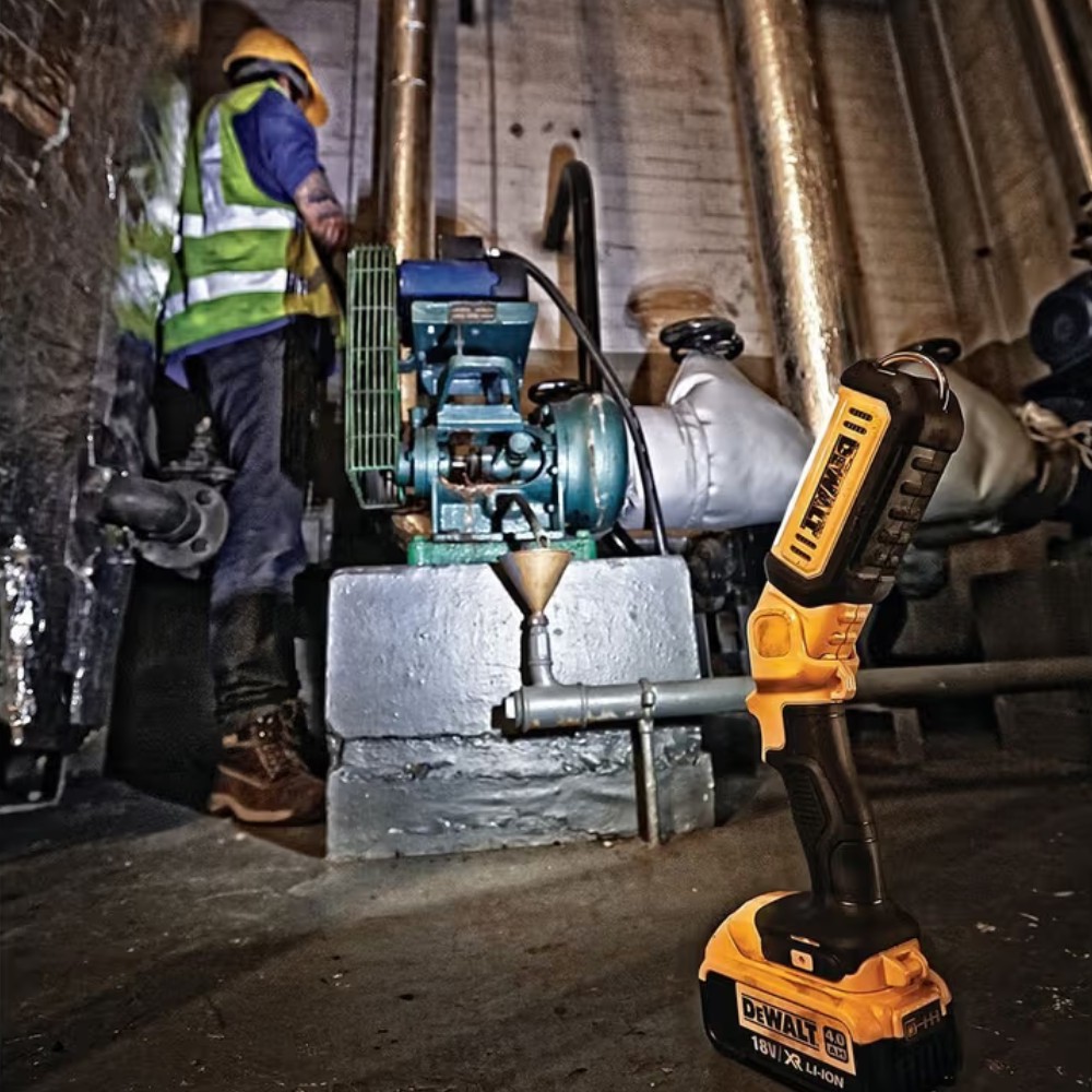 ไฟฉาย DEWALT DCL050N-KR 20V. (ตัวเปล่า)