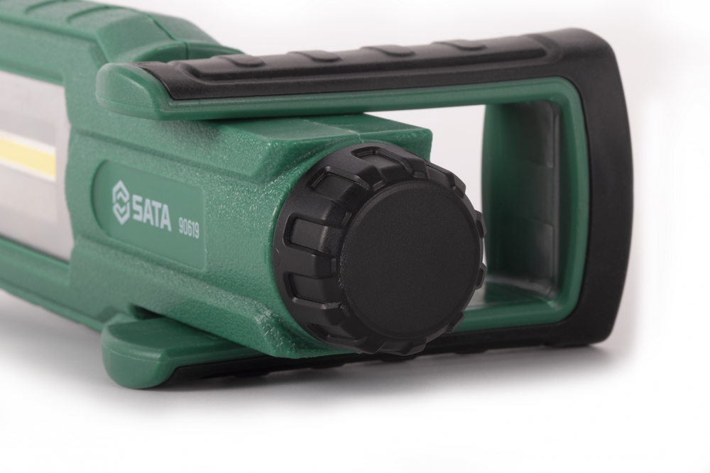 ไฟฉาย SATA 90619 แบบพับได้ เปลี่ยนแบตเตอรี่ได้ ความสว่าง 600 ลูเมน
