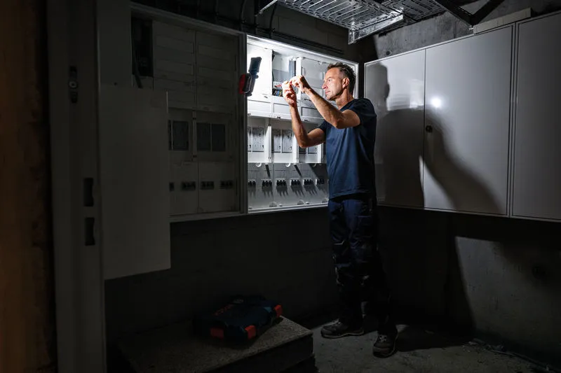 โคมไฟไร้สาย 18V  BOSCH GLI 18V 800 Professional  ตัวเปล่า 