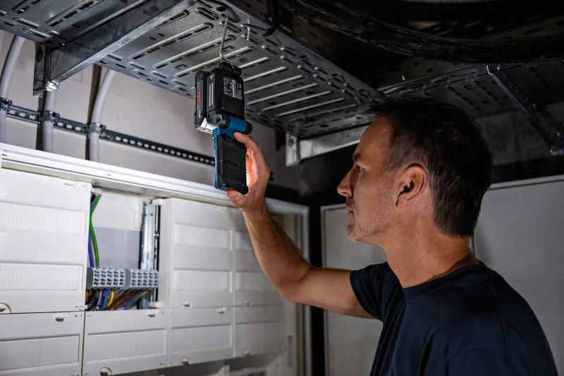 โคมไฟไร้สาย 18V  BOSCH GLI 18V 800 Professional  ตัวเปล่า 