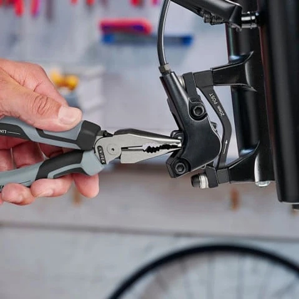คีมปากจิ้งจก KNIPEX 08 22 185 S01 Pliers Limited Edition 2026 ขนาด 185 มม   ด้ามยาง 2 ชั้น 