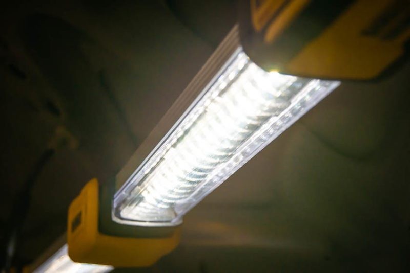 ไฟ LED เเขวนใต้ฝากระโปรงรถ/ส่องพื้นที่ ไร้สาย DEWALT DCL045-XJ 12V/18V MAX (ตัวเปล่า) LED under the hood/area lighting, wireless