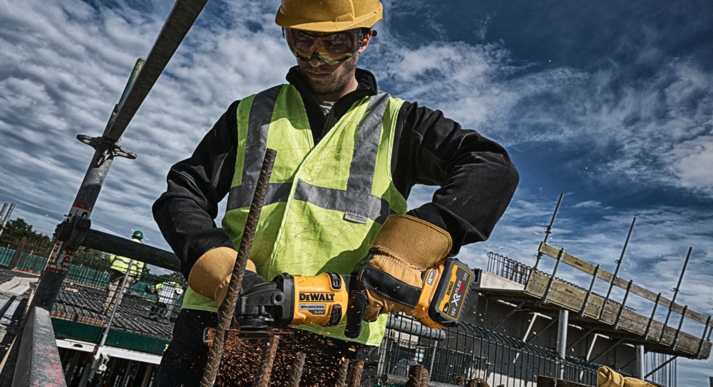 เครื่องเจียรไร้สาย DEWALT DCG418N B1 60VMax ขนาด 4 นิ้ว  ตัวเปล่า 