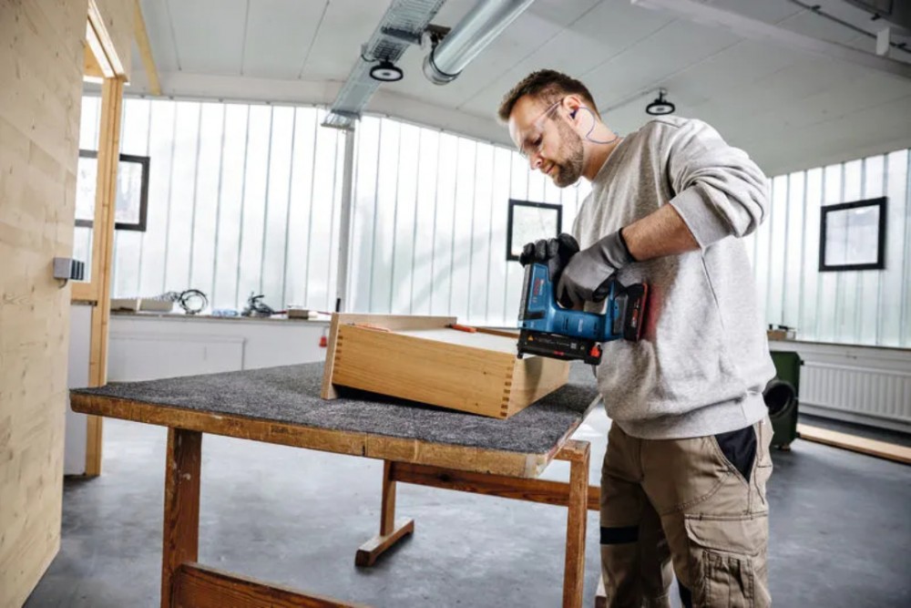 ปืนยิงตะปูไม้ไร้สาย Bosch GNH 18V 35 PROFESSIONAL 0601482780  ตัวเปล่า 