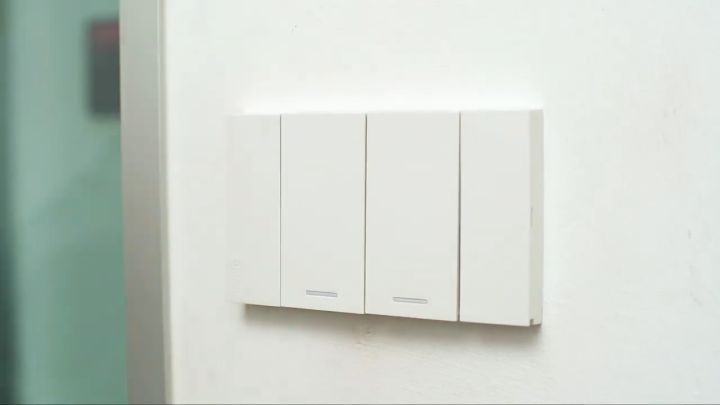 สวิตช์สองทาง SCHNEIDER M3T31 E2 WE พร้อมพรายน้ำ สีขาว 16 แอมป์ 