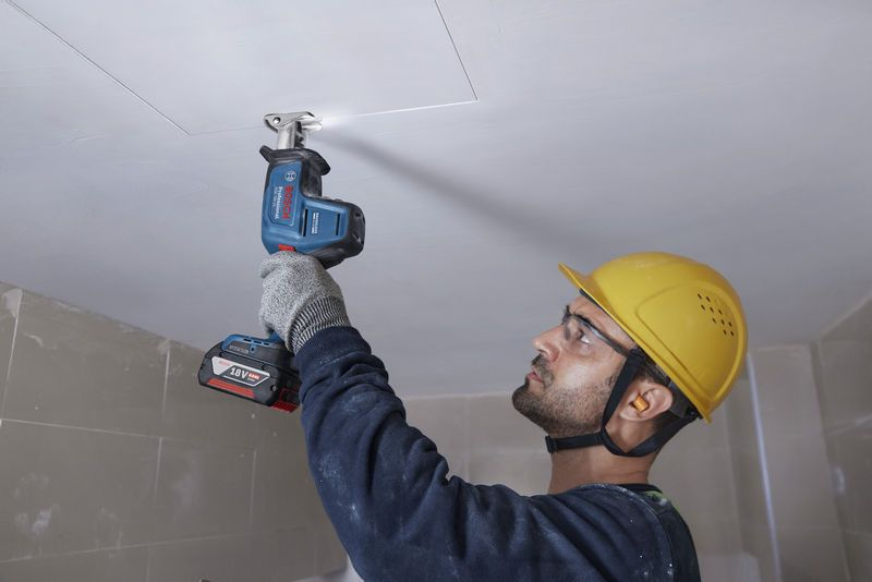 เลื่อยชักไร้สาย BOSCH GSA 18V 24 Professional  ตัวเปล่า 